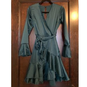 V Neck Ruffle Long Sleeve Tie Dress